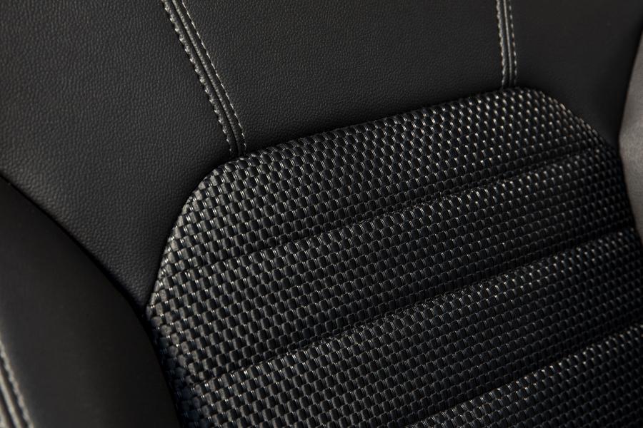 Детали интерьера Alfa Romeo Stelvio Nero Edizione (949) 2018 года  (UK) (фото 8 из 17)